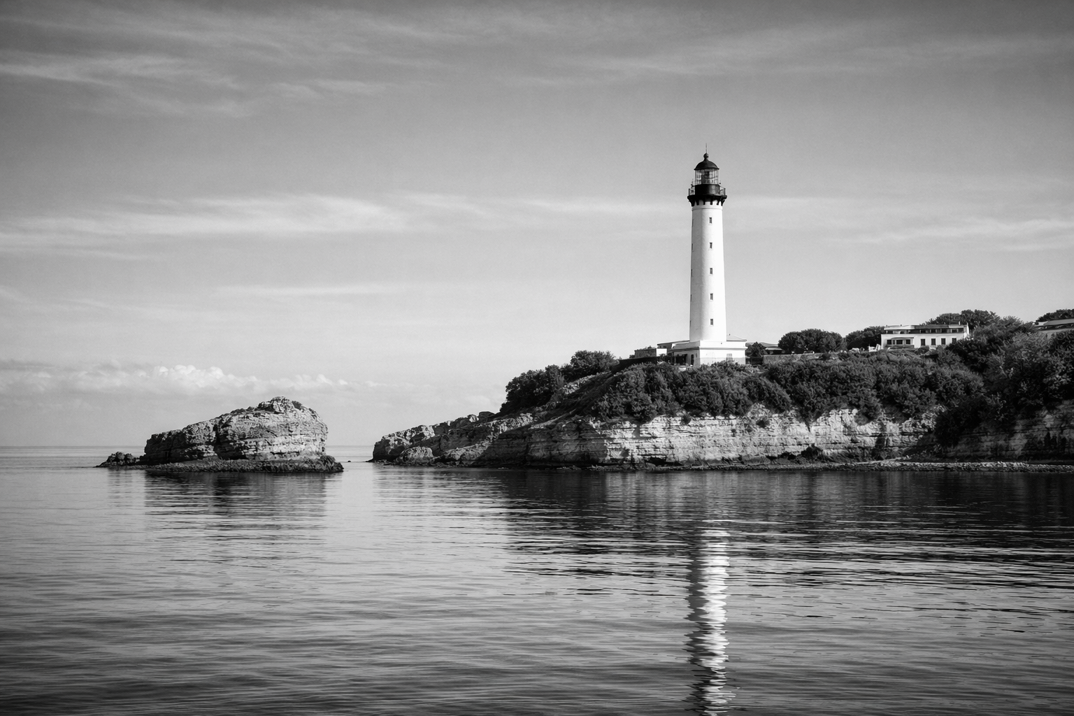“Biarritz la glamurosa faro y mar”